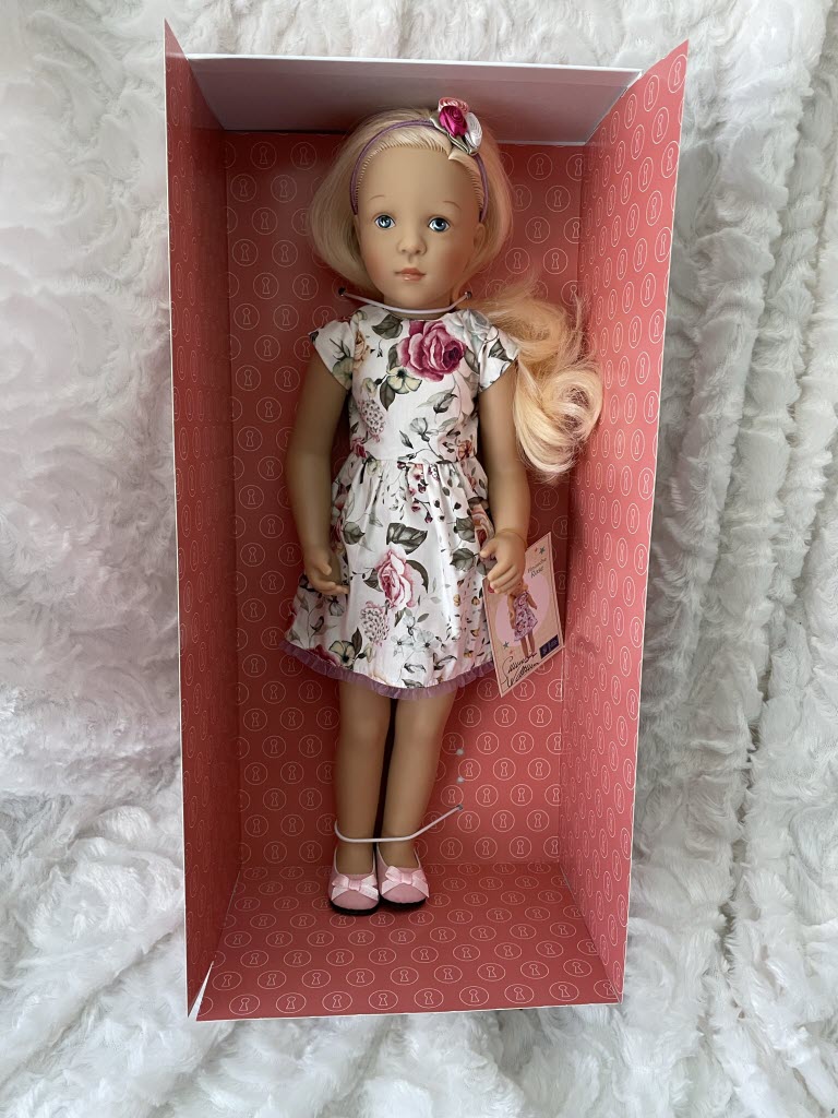 Très belles poupées à jouer et à collectionner de Sylvia Natterer pour Petitcollin, fabrication Européenne